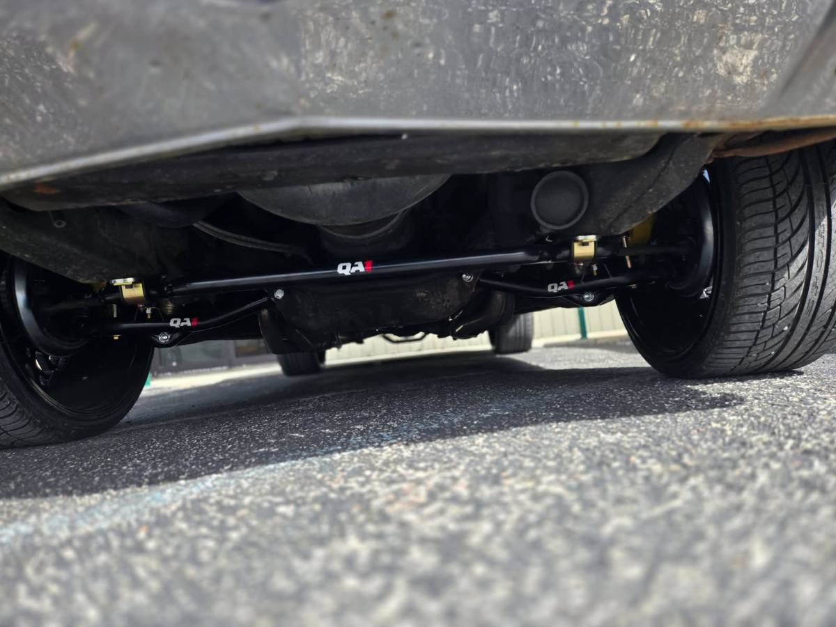 Oldsmobile-cutlass-1969-yellow-11