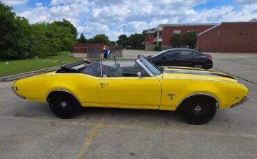Oldsmobile-cutlass-1969-yellow