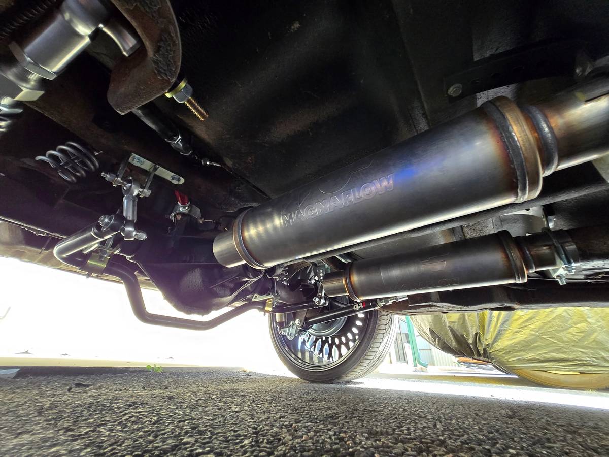 Oldsmobile-cutlass-1969-yellow-4