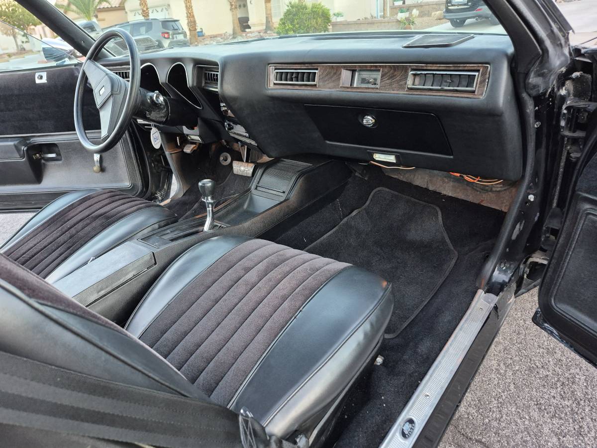 Oldsmobile-cutlass-1977-black-1