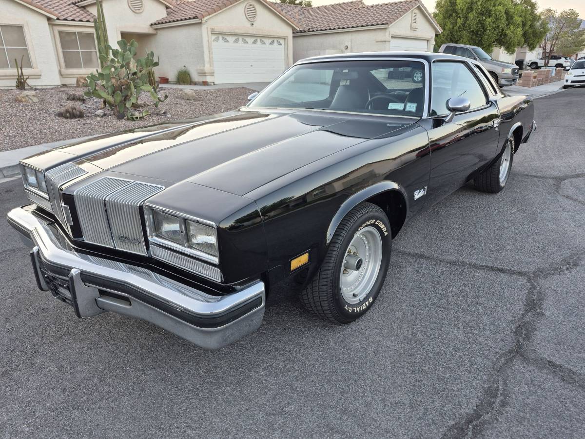 Oldsmobile-cutlass-1977-black-2