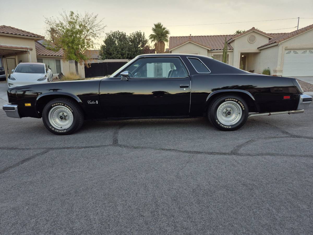 Oldsmobile-cutlass-1977-black-3