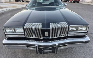 Oldsmobile-cutlass-1977-black