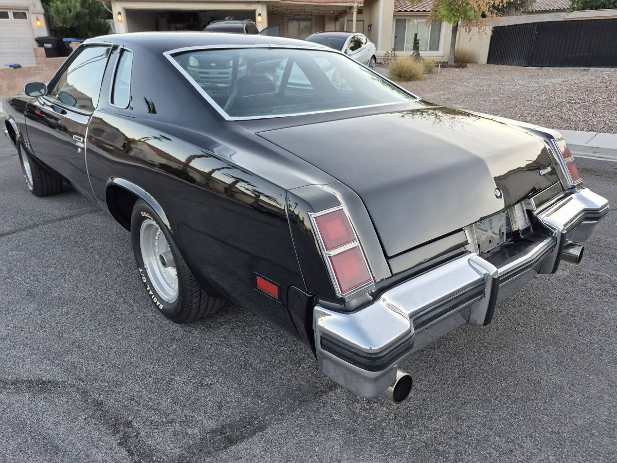 Oldsmobile-cutlass-1977-black-4