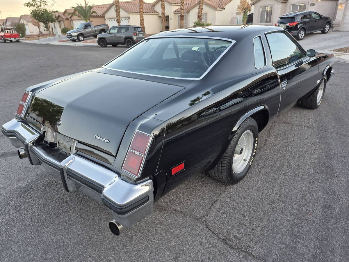 Oldsmobile-cutlass-1977-black-5