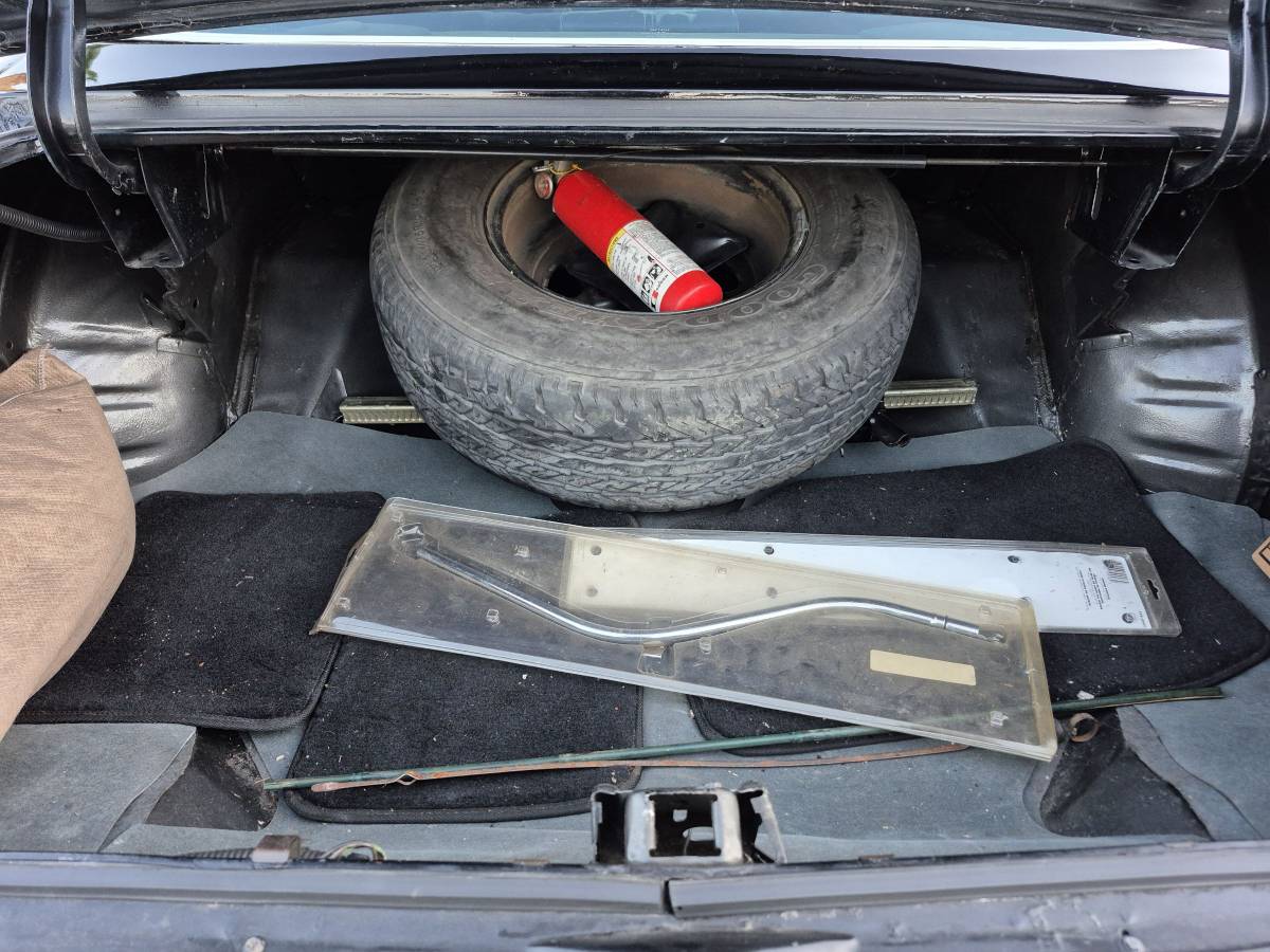 Oldsmobile-cutlass-1977-black-8