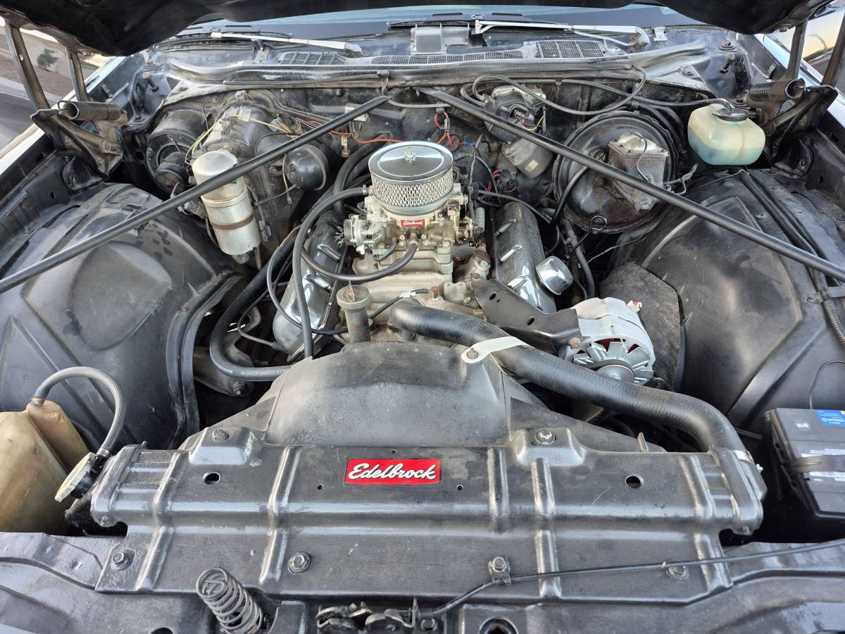 Oldsmobile-cutlass-1977-black-9