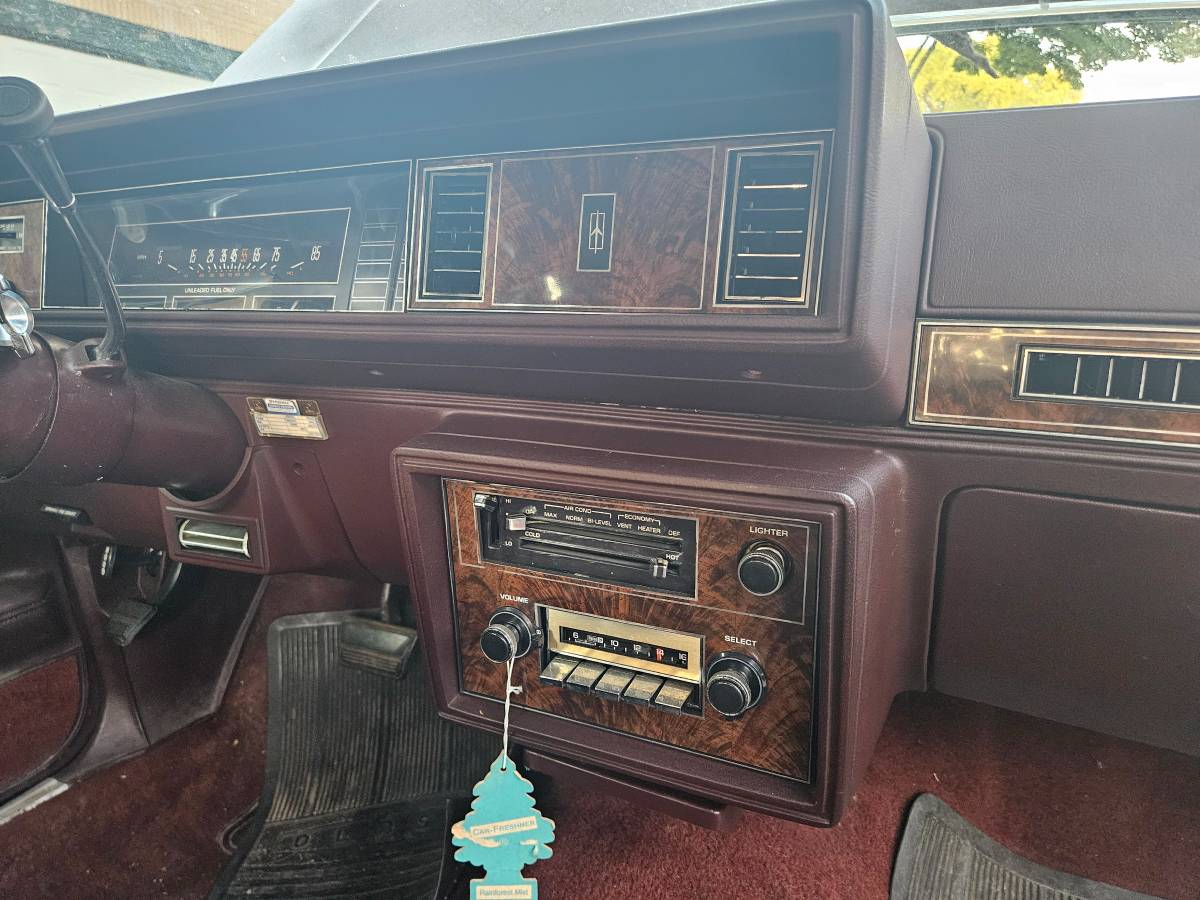 Oldsmobile-cutlass-1980-purple-11