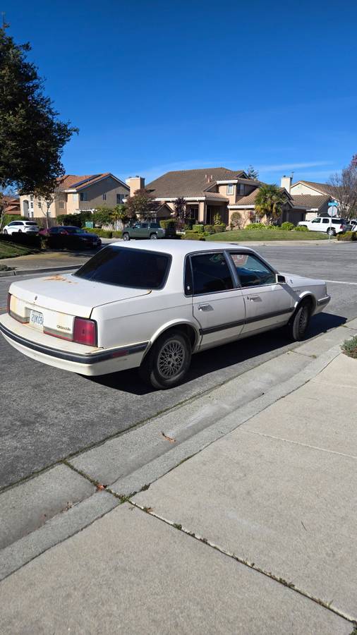 Oldsmobile-cutlass-1989-2