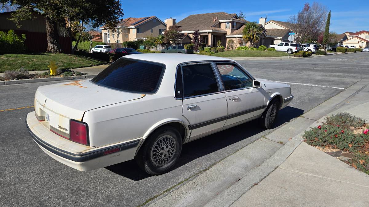 Oldsmobile-cutlass-1989