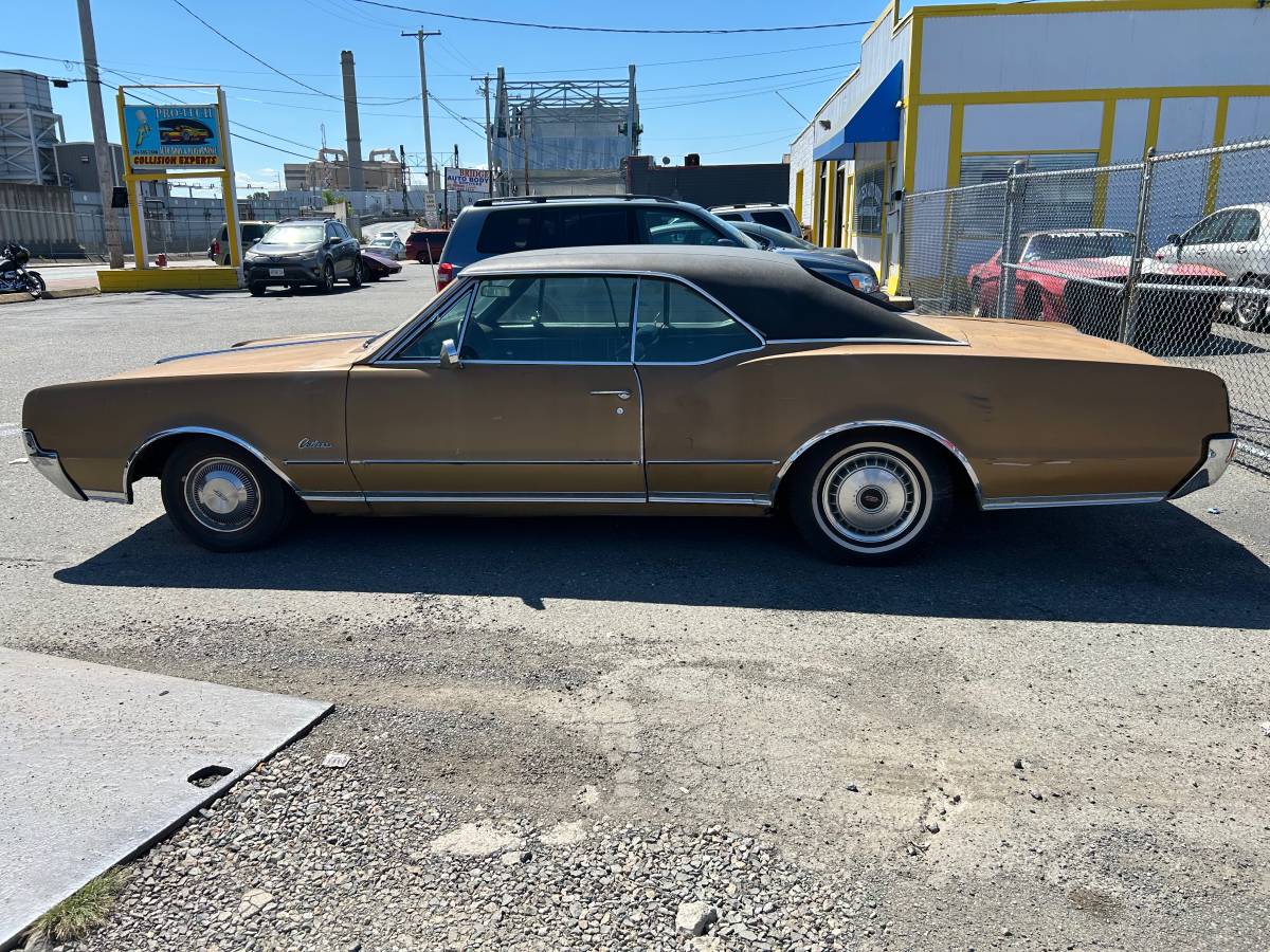 Oldsmobile-cutlass-supreme-1967-brown-1