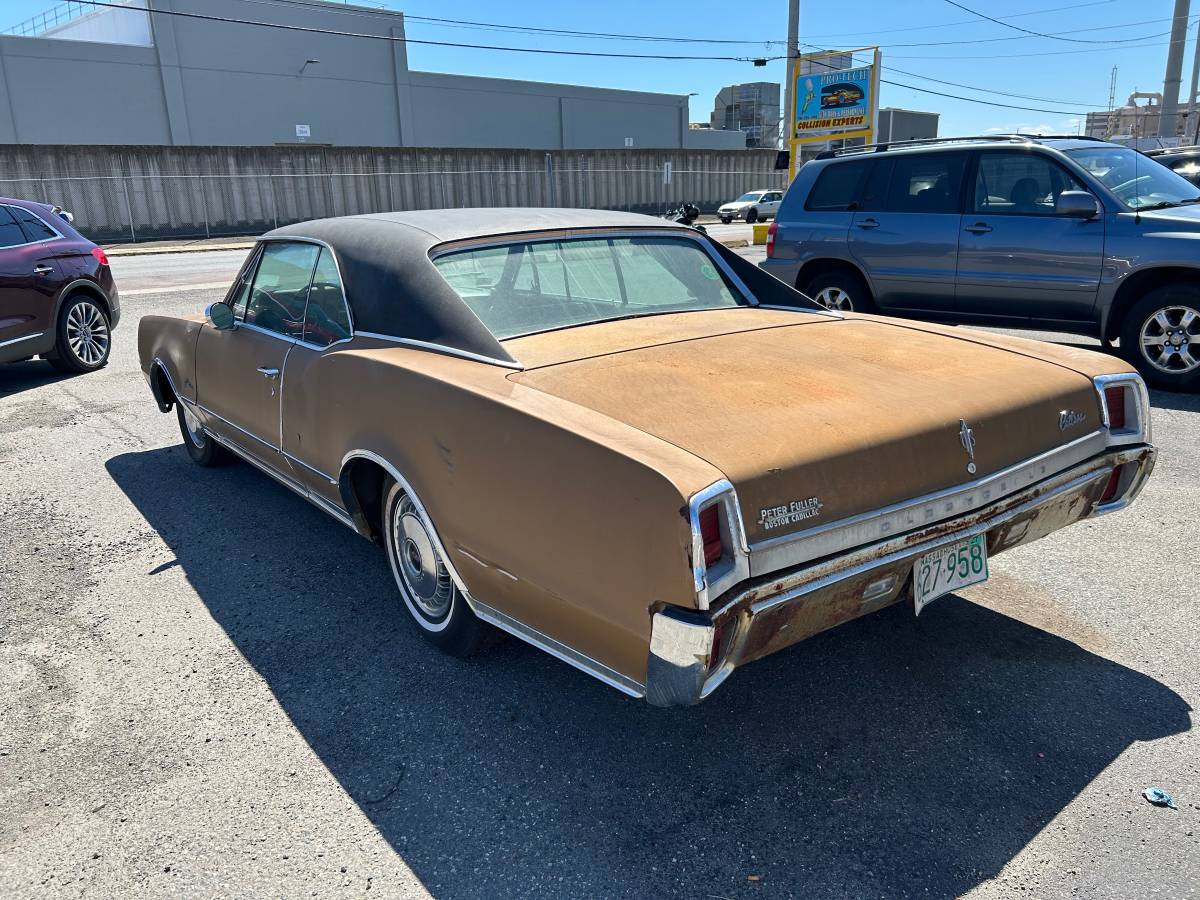 Oldsmobile-cutlass-supreme-1967-brown
