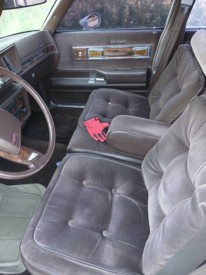 Oldsmobile-cutlass-supreme-1983-white-1