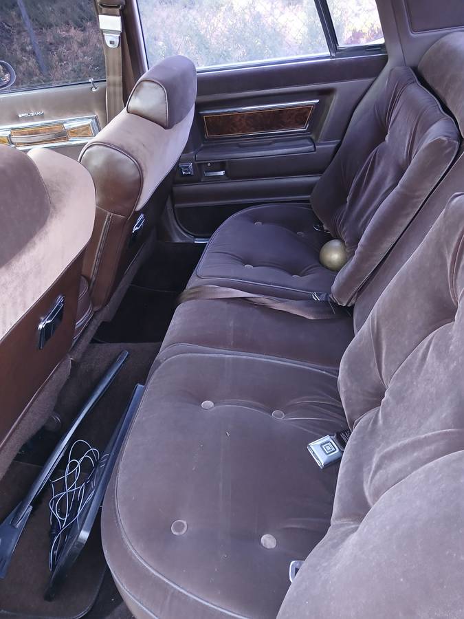 Oldsmobile-cutlass-supreme-1983-white-3