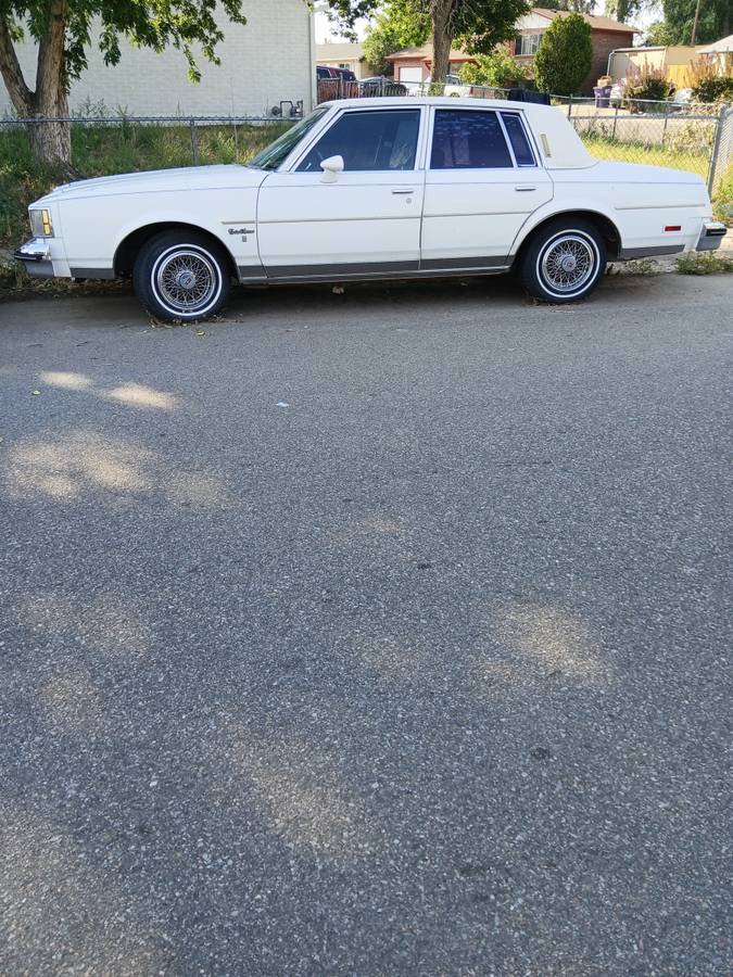 Oldsmobile-cutlass-supreme-1983-white-4