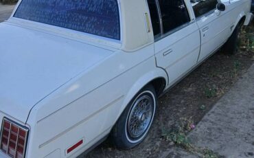 Oldsmobile-cutlass-supreme-1983-white-6