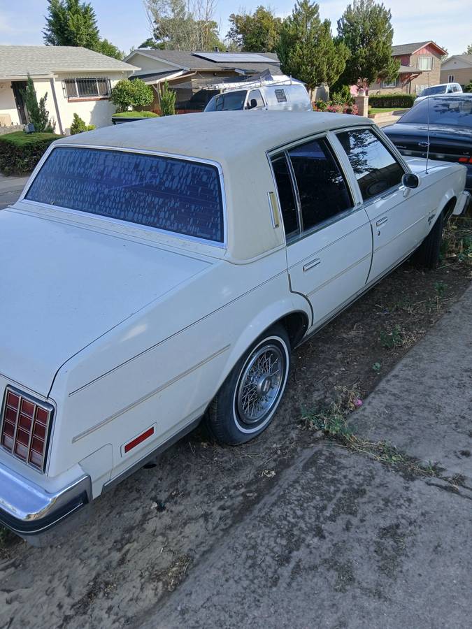 Oldsmobile-cutlass-supreme-1983-white-6