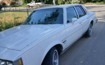 Oldsmobile-cutlass-supreme-1983-white-7