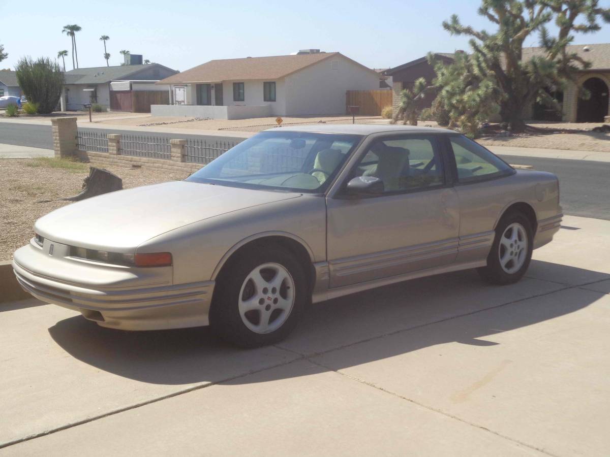 Oldsmobile-cutlass-supreme-1996-1