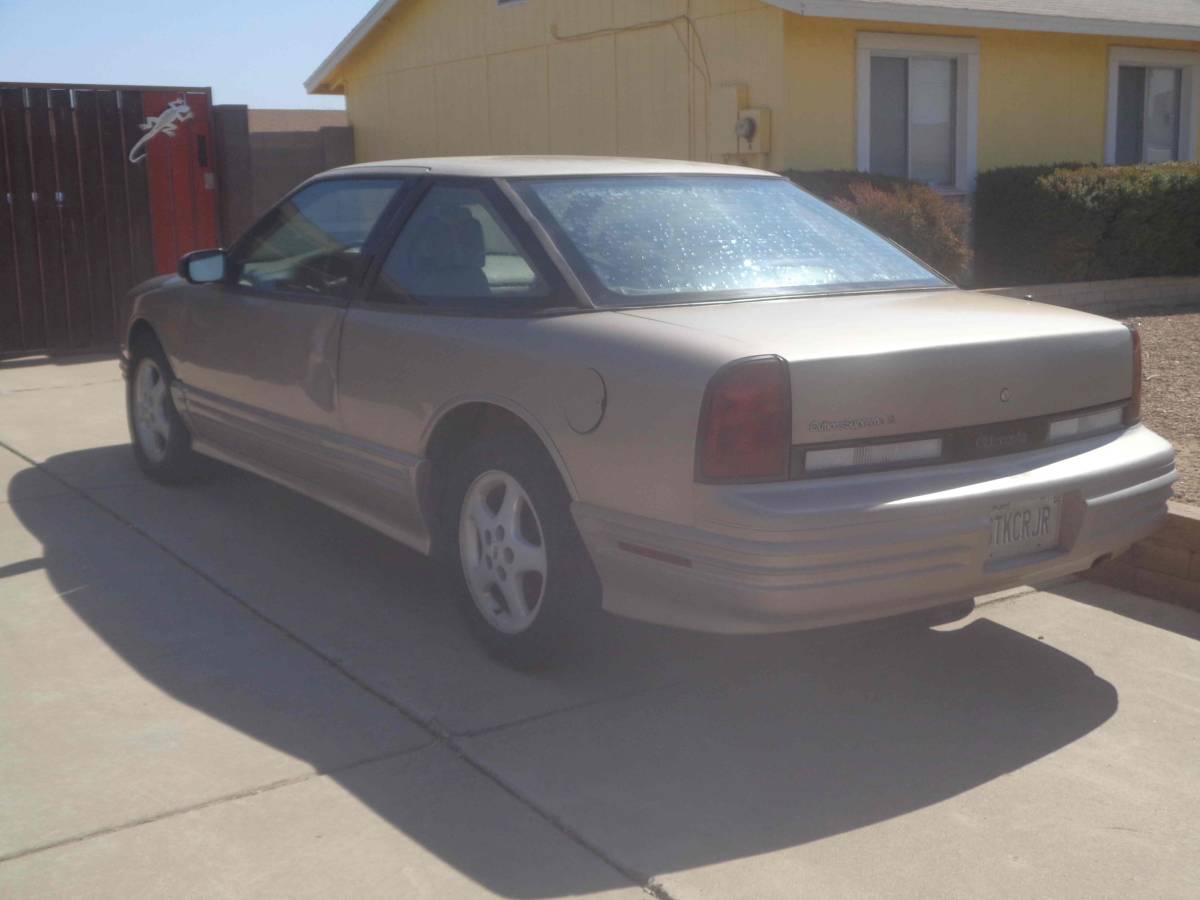 Oldsmobile-cutlass-supreme-1996-2