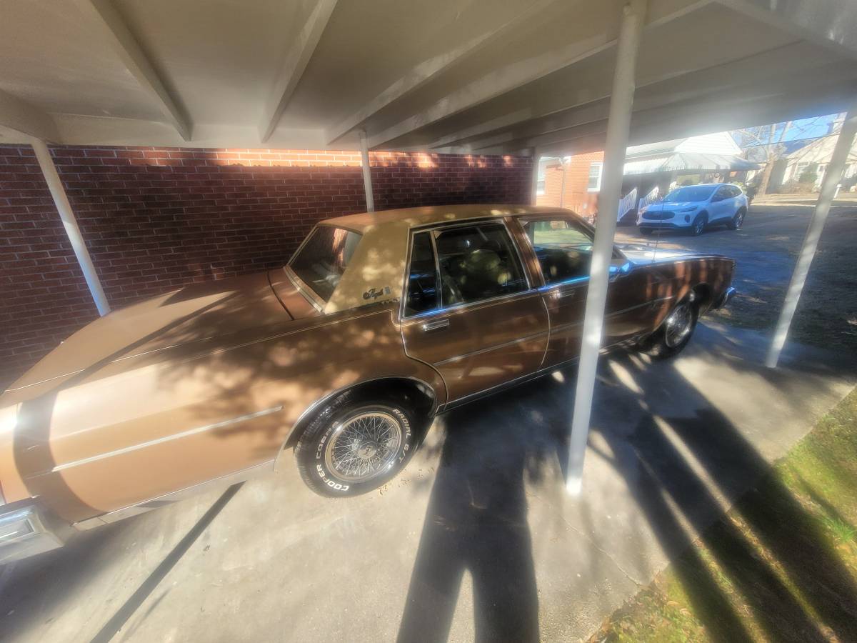 Oldsmobile-delta-88-royale-brougham-1985-brown-2