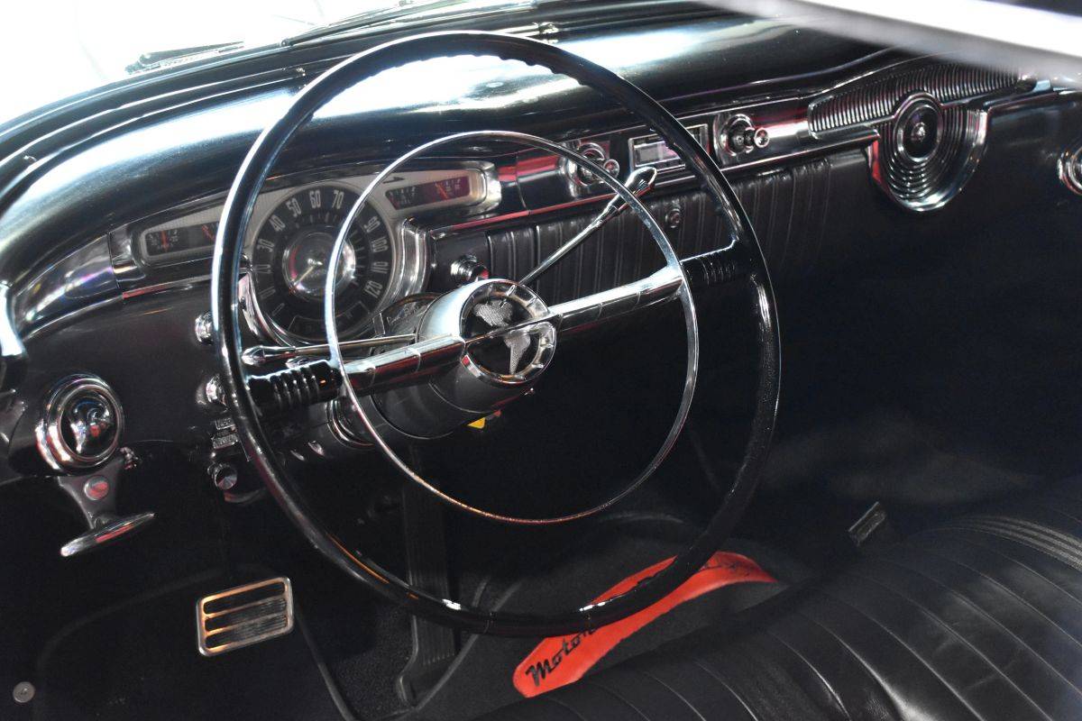 Oldsmobile-holiday-88-1955-black-16