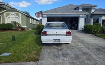 Oldsmobile-sedan-1993-white-1