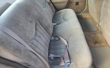 Oldsmobile-sedan-1993-white-10