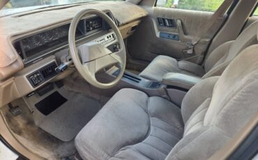 Oldsmobile-sedan-1993-white-12