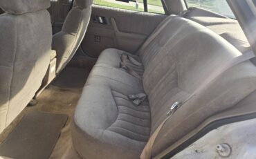 Oldsmobile-sedan-1993-white-2