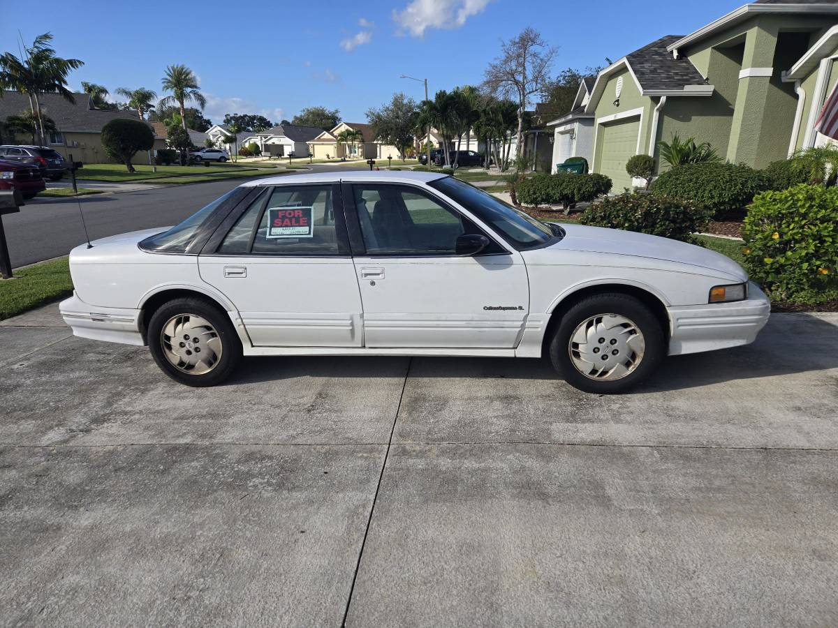 Oldsmobile-sedan-1993-white-5