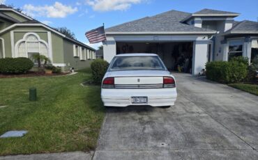 Oldsmobile-sedan-1993-white-6