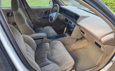 Oldsmobile-sedan-1993-white-8