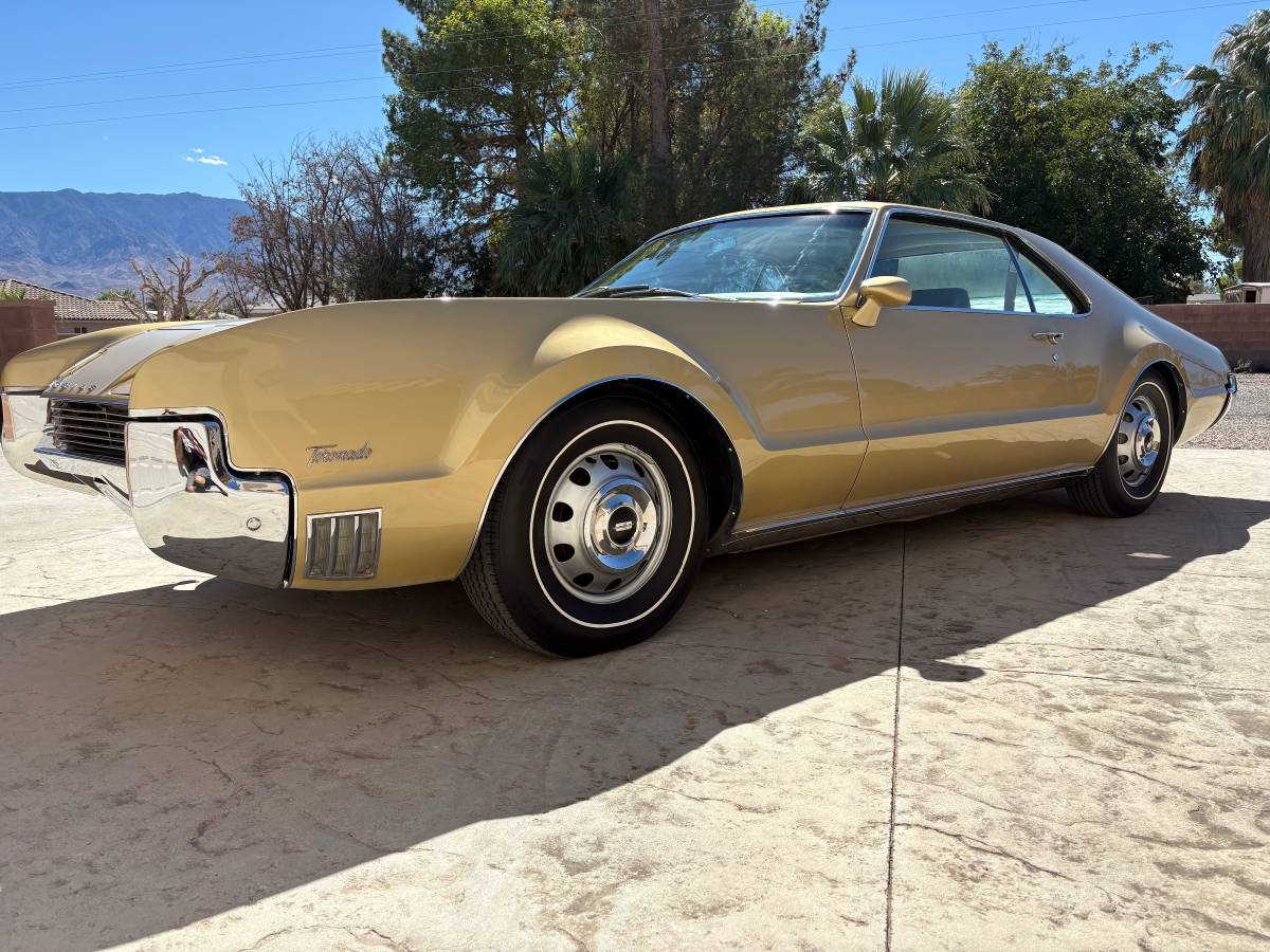 Oldsmobile-toronado-1966-custom-1