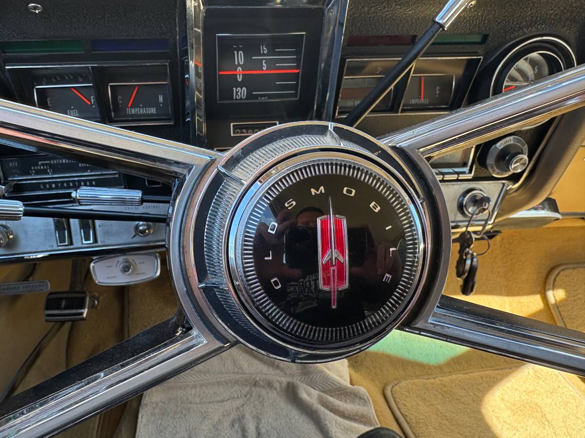 Oldsmobile-toronado-1966-custom-7