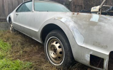 Oldsmobile-toronado-1966-silver-2