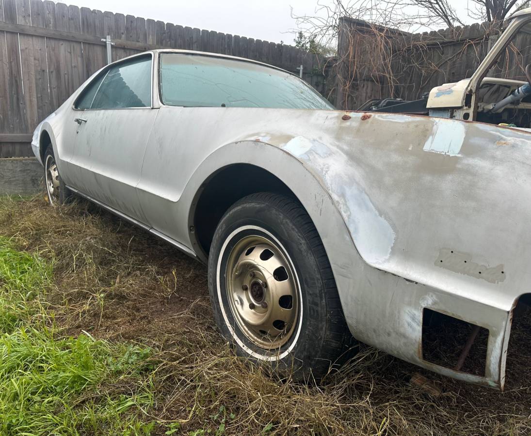 Oldsmobile-toronado-1966-silver-2