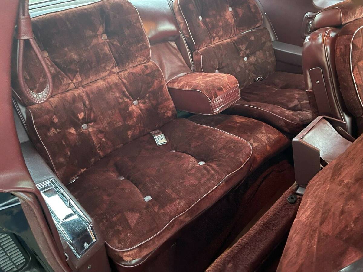 Oldsmobile-toronado-1976-black-10