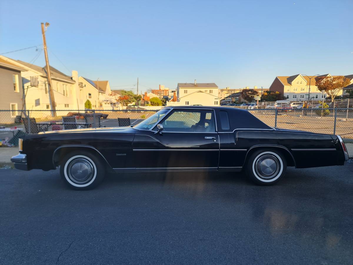 Oldsmobile-toronado-1976-black-4