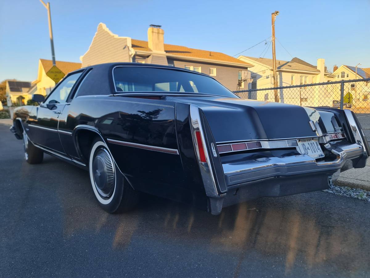 Oldsmobile-toronado-1976-black-5