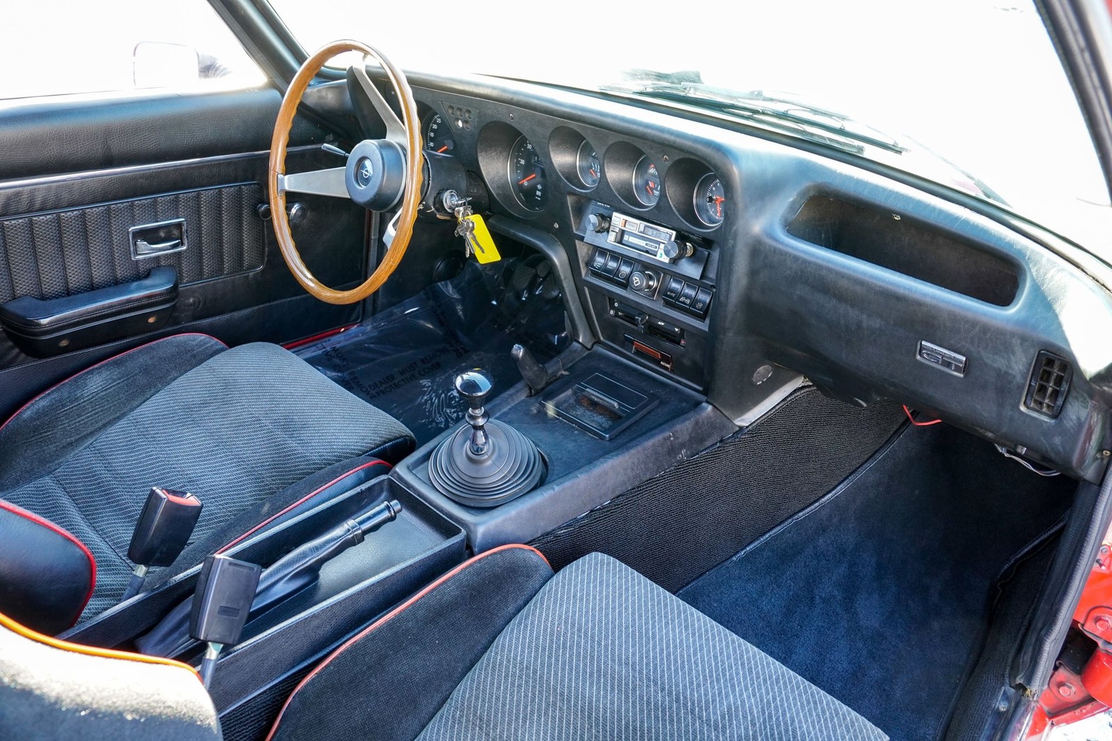 Opel-GT-1973-Coupe-12