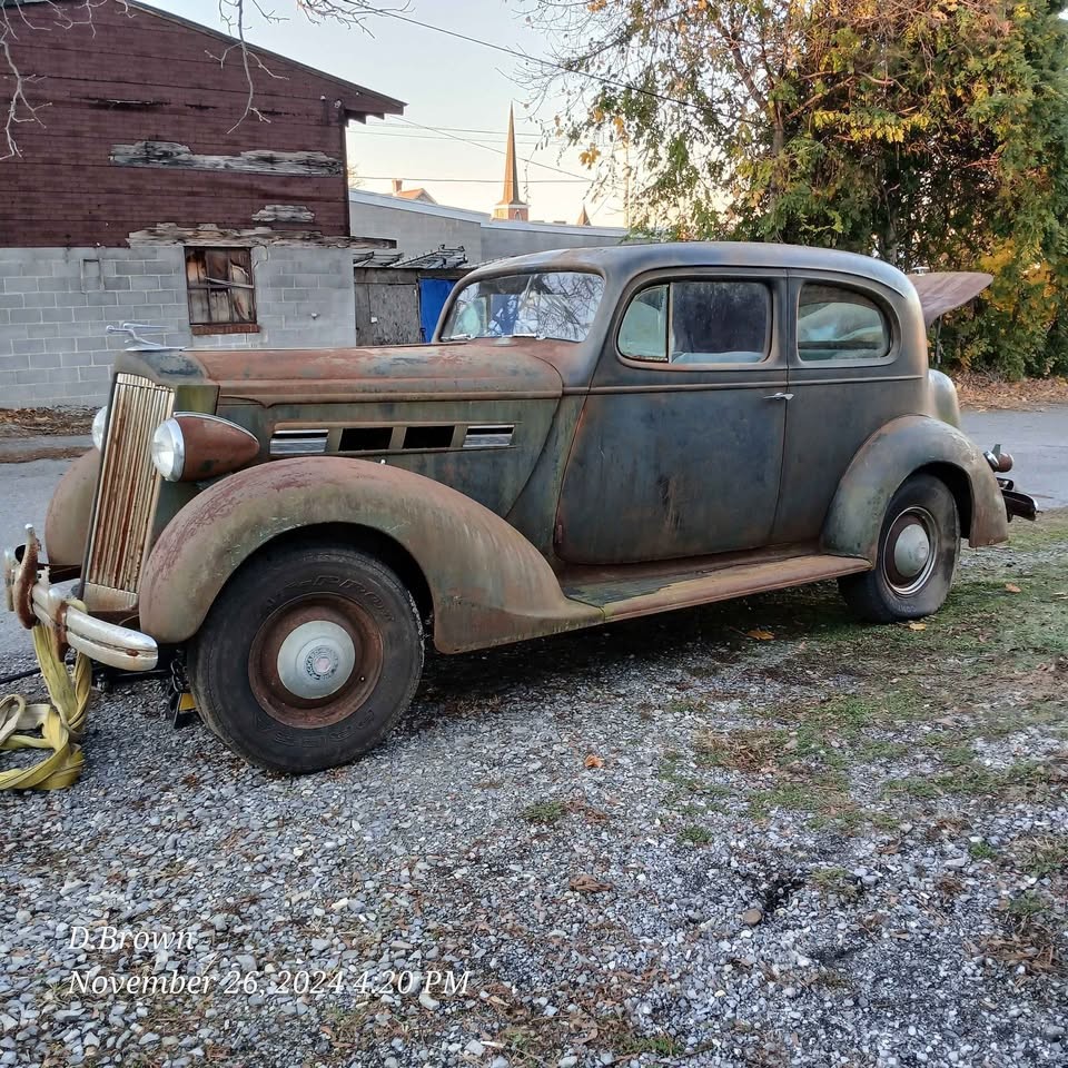 Packard-130c-2-door-Touring-Coupe-1937-Coupe-12