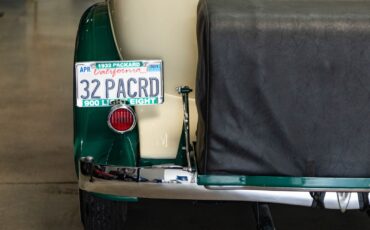 Packard-1932-4-Door-Sedan-18