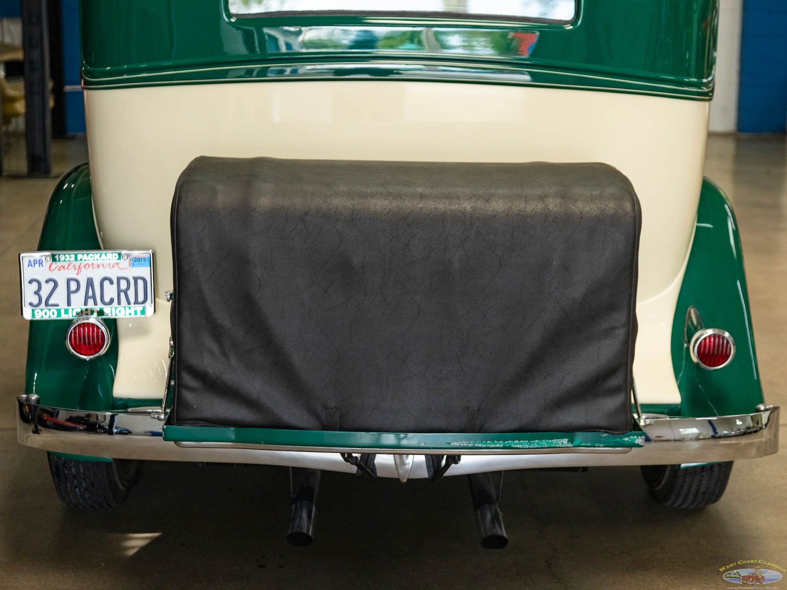 Packard-1932-4-Door-Sedan-19