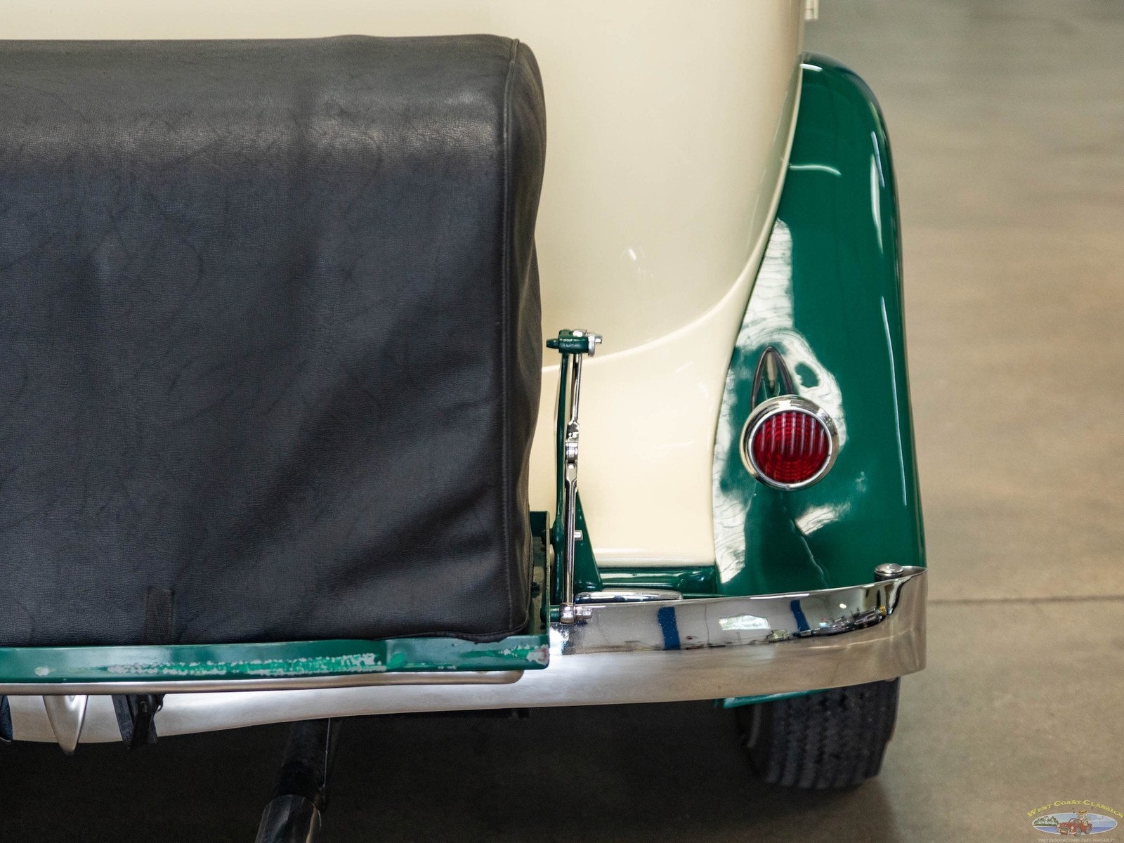 Packard-1932-4-Door-Sedan-20