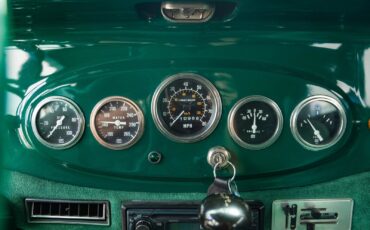 Packard-1932-4-Door-Sedan-33