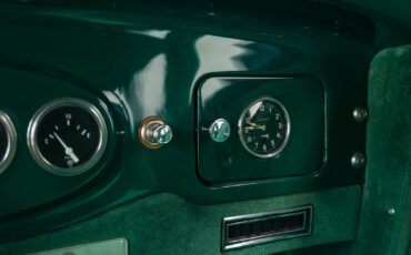 Packard-1932-4-Door-Sedan-34