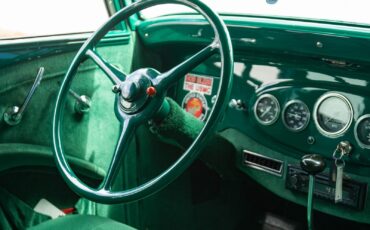 Packard-1932-4-Door-Sedan-36