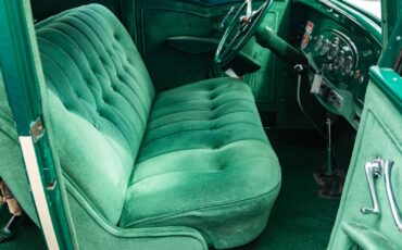 Packard-1932-4-Door-Sedan-38