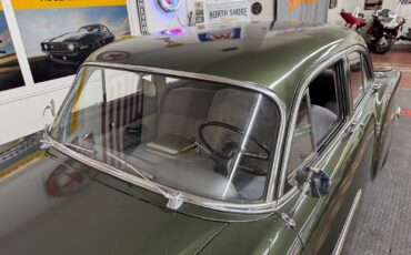 Packard-1951-4-Door-10